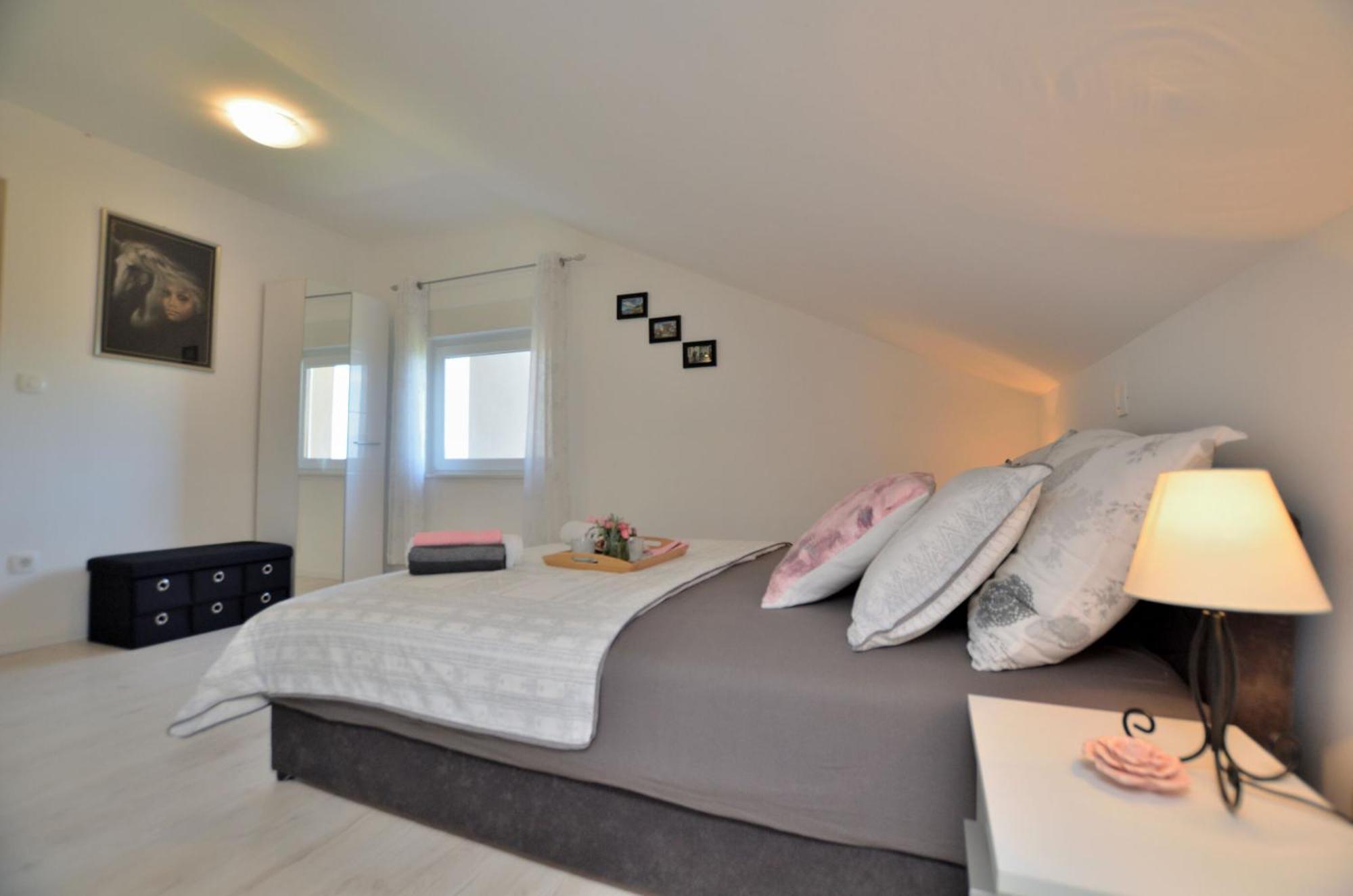 לובראן Apartments Viktoria מראה חיצוני תמונה