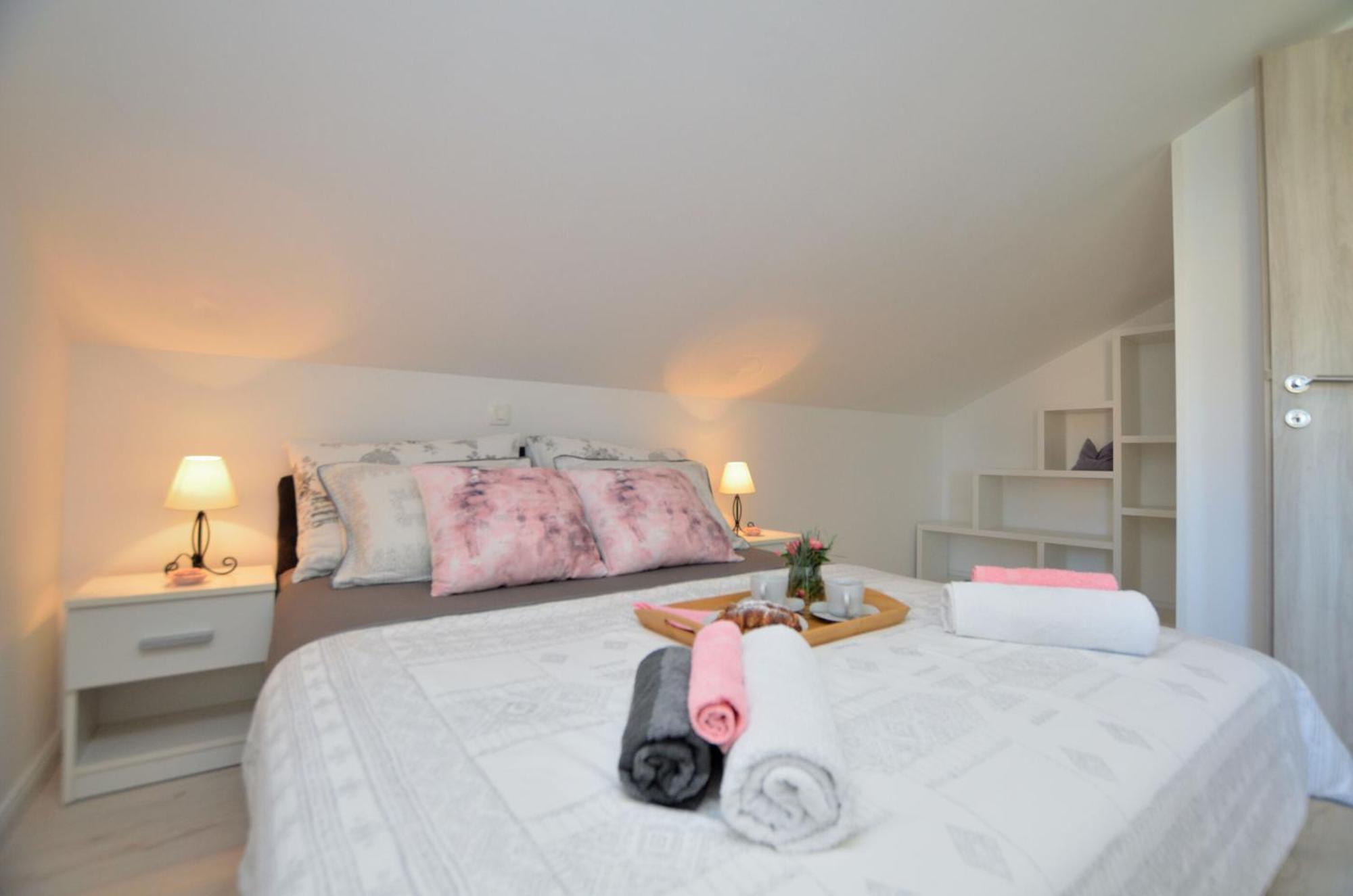 לובראן Apartments Viktoria מראה חיצוני תמונה