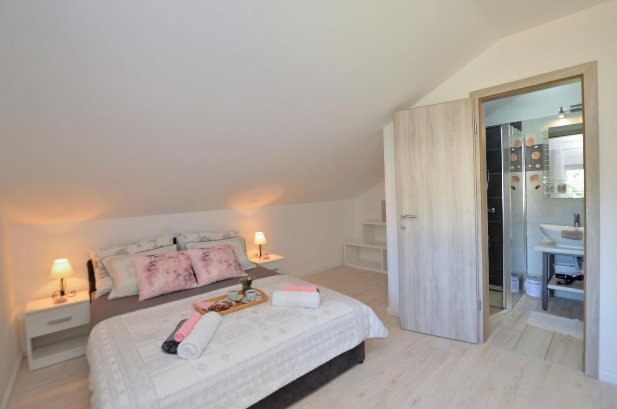 לובראן Apartments Viktoria מראה חיצוני תמונה