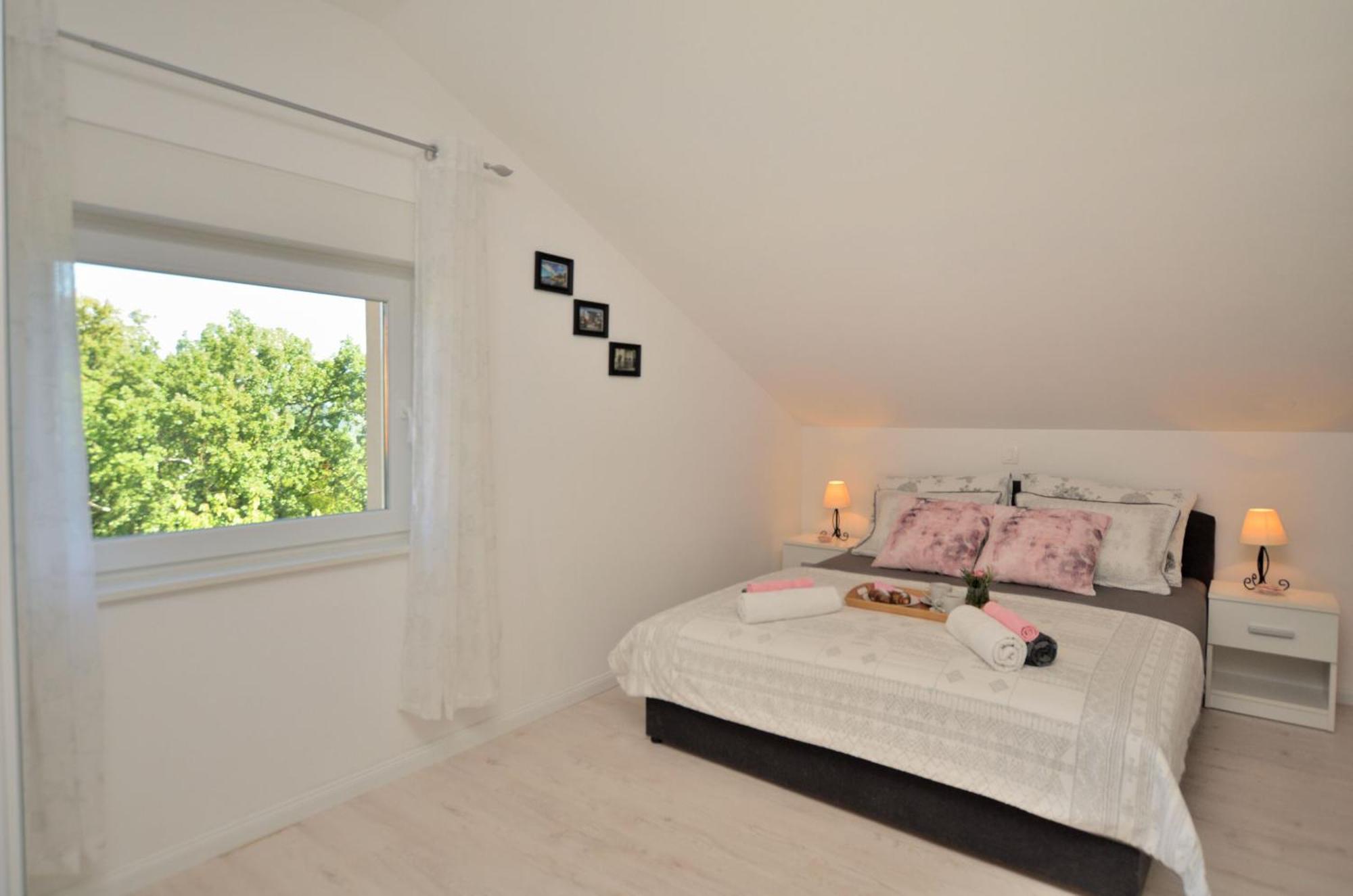 לובראן Apartments Viktoria מראה חיצוני תמונה
