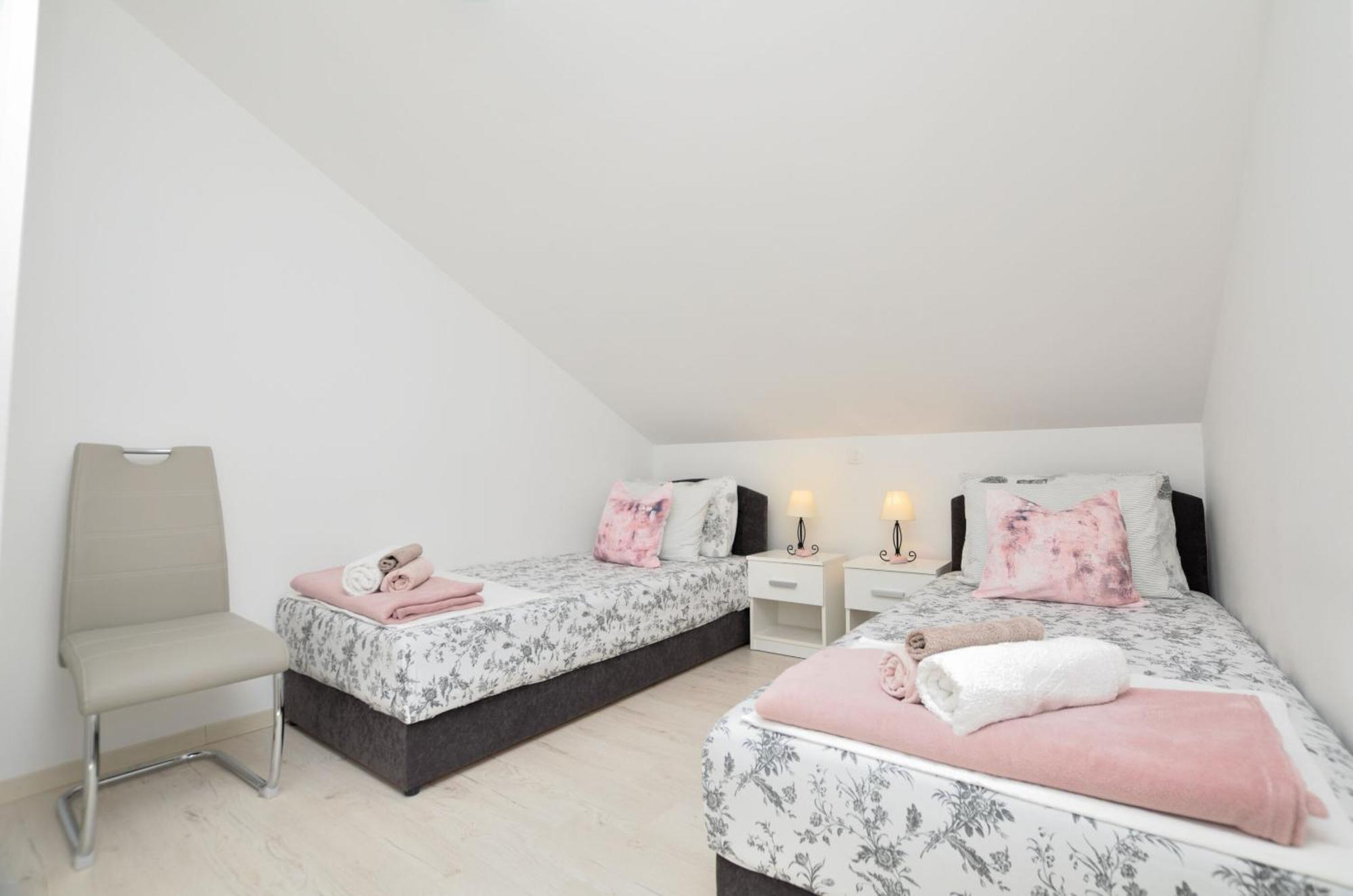 לובראן Apartments Viktoria מראה חיצוני תמונה