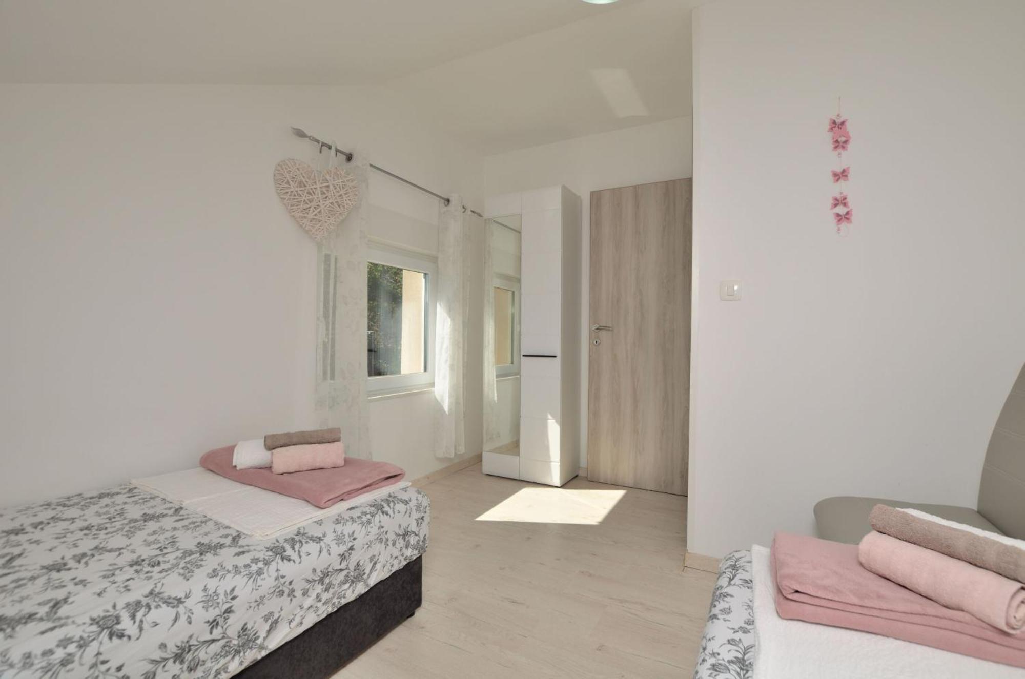 לובראן Apartments Viktoria מראה חיצוני תמונה