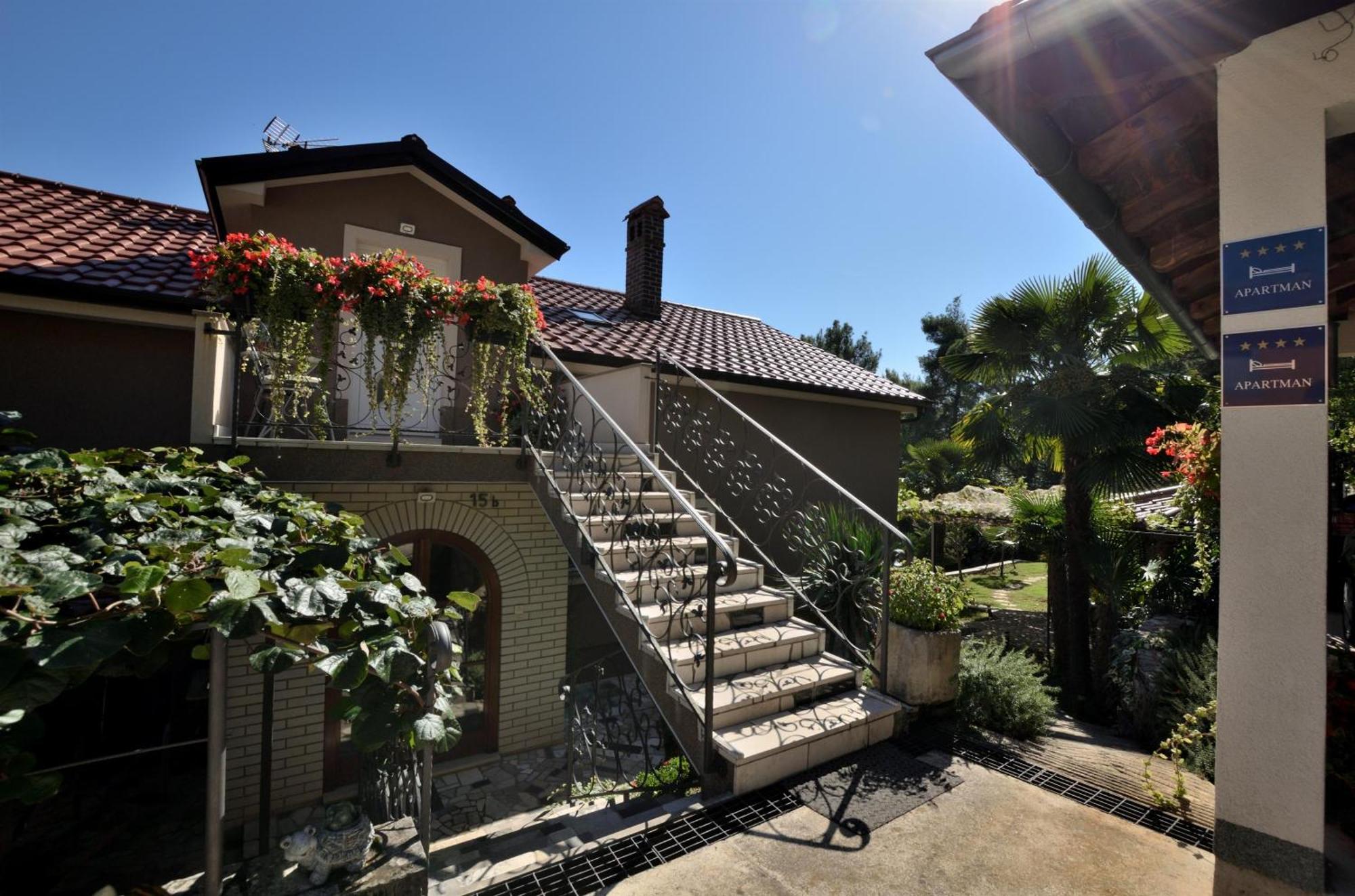 לובראן Apartments Viktoria מראה חיצוני תמונה