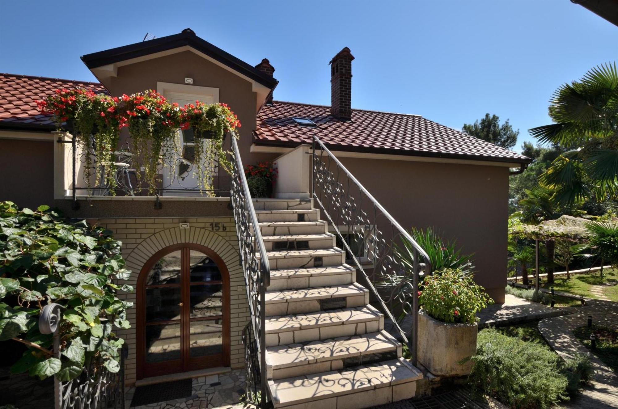 לובראן Apartments Viktoria מראה חיצוני תמונה