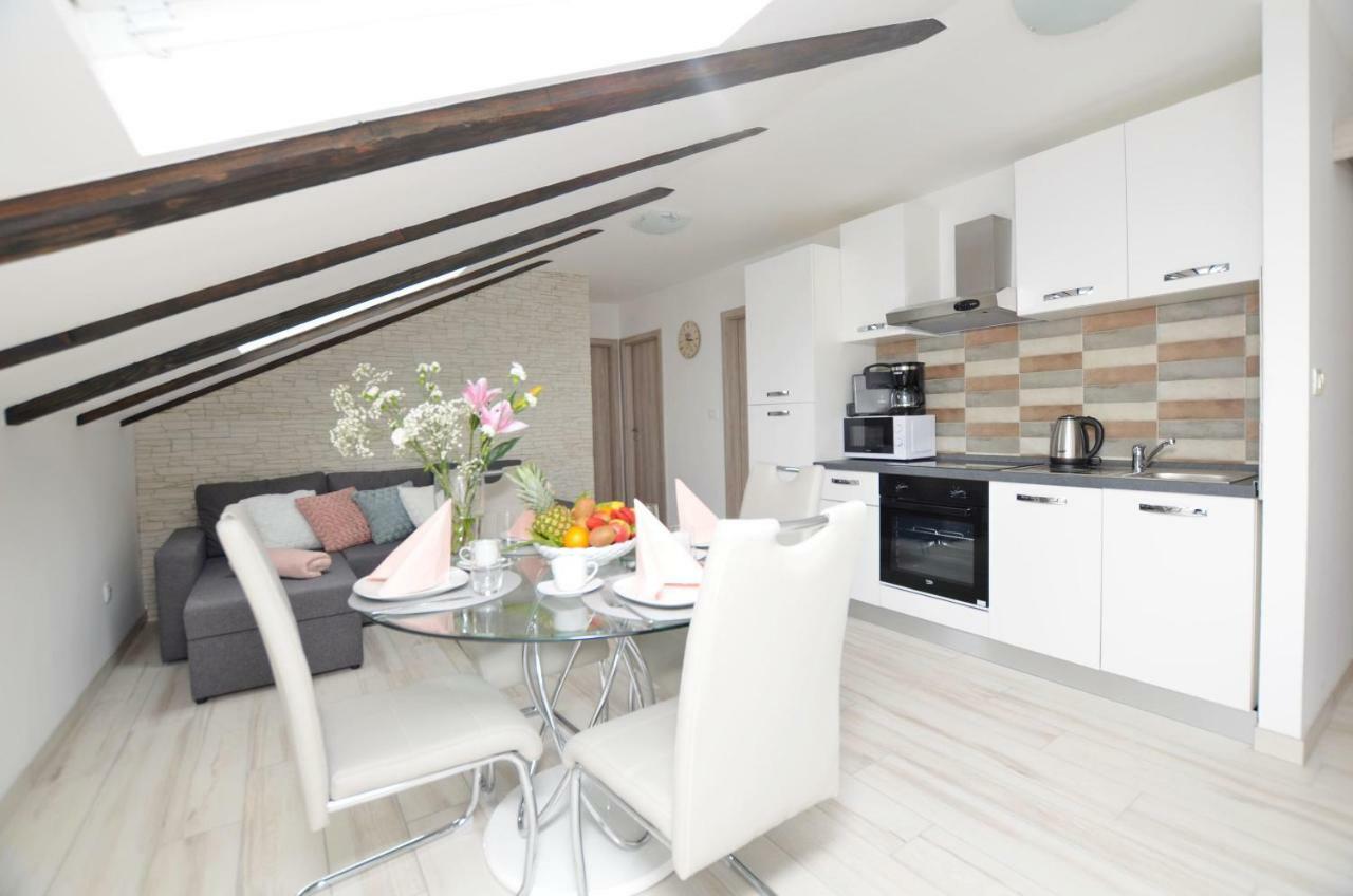לובראן Apartments Viktoria מראה חיצוני תמונה