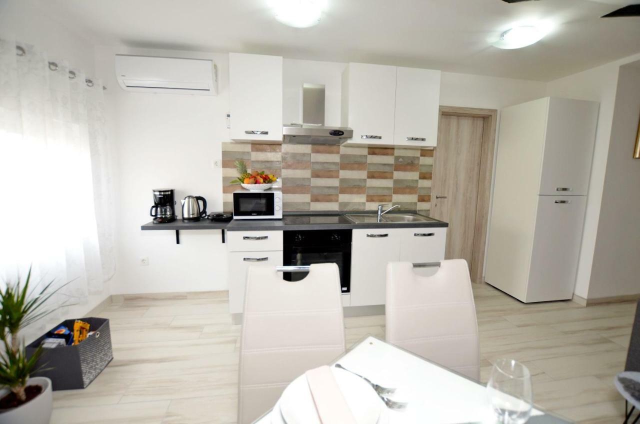 לובראן Apartments Viktoria מראה חיצוני תמונה