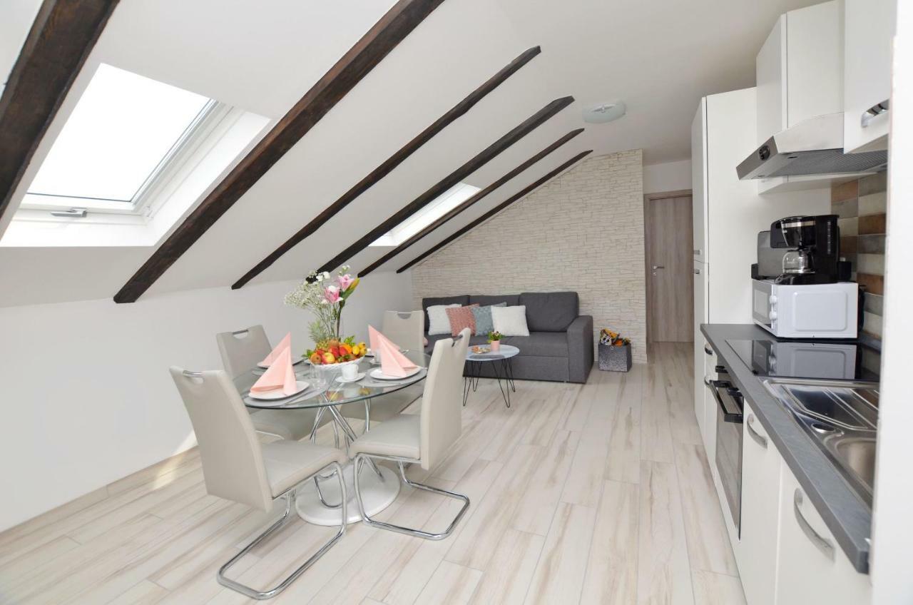 לובראן Apartments Viktoria מראה חיצוני תמונה