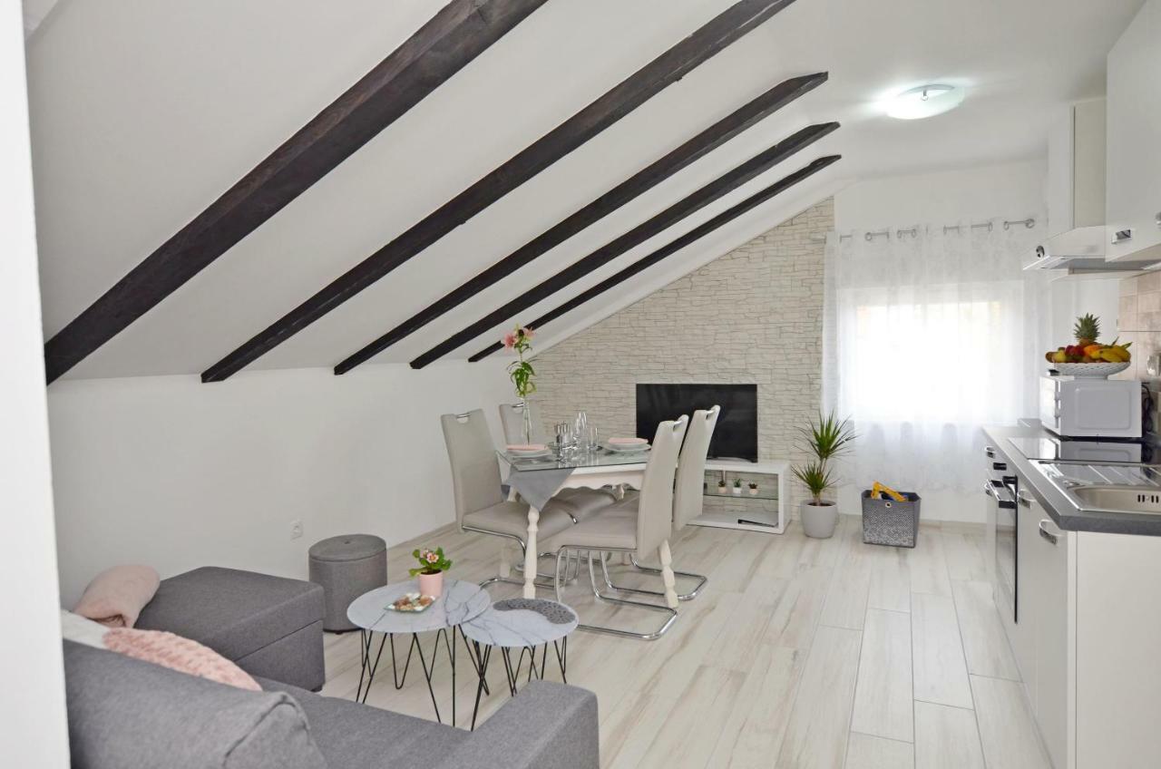 לובראן Apartments Viktoria מראה חיצוני תמונה