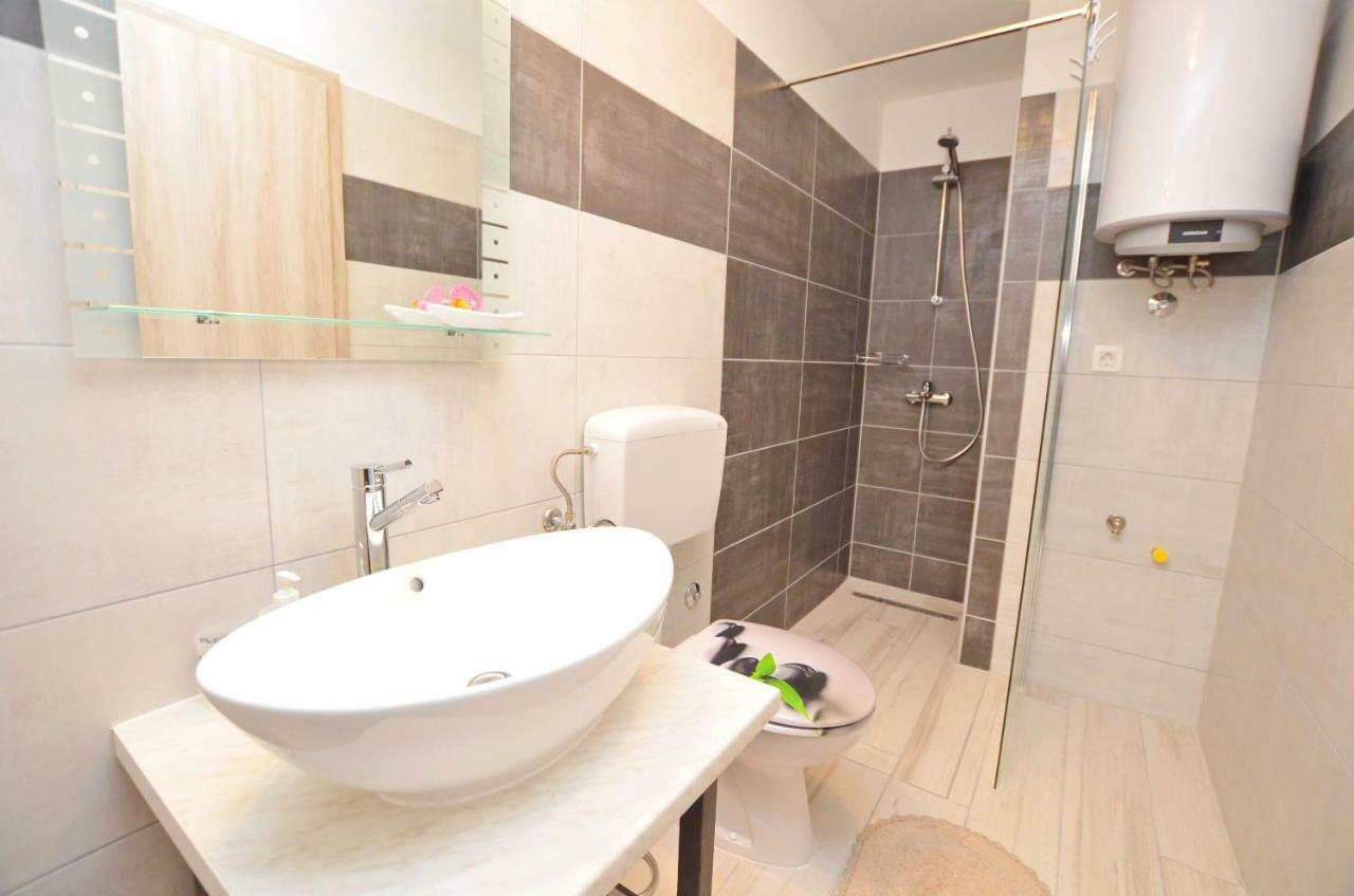 לובראן Apartments Viktoria מראה חיצוני תמונה