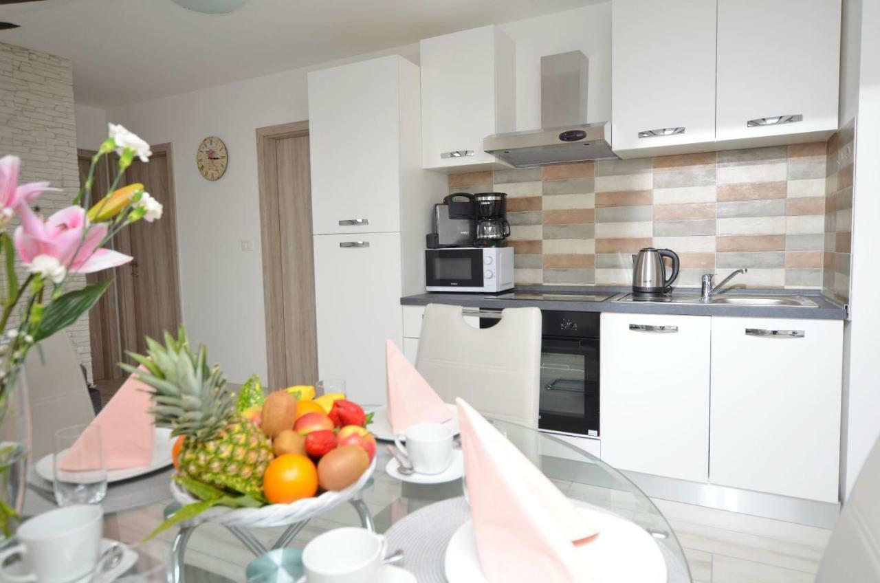 לובראן Apartments Viktoria מראה חיצוני תמונה