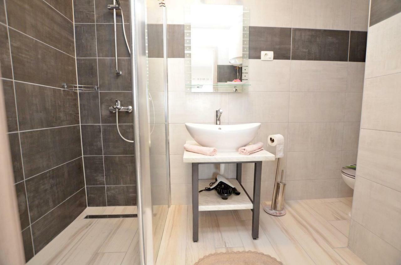 לובראן Apartments Viktoria מראה חיצוני תמונה